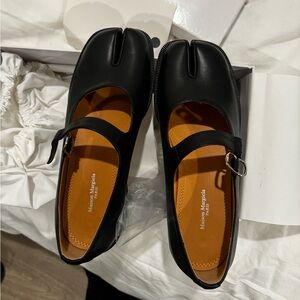 Maison Margiela Black Tabi Mary Jane flats
Replica